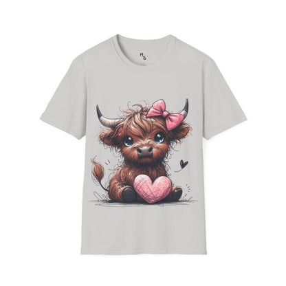 Gray t-shirt with a cartoon Highland cow holding a pink heart on a white background